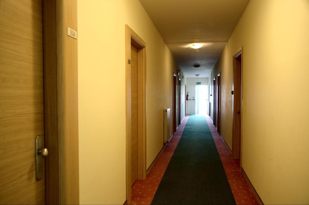 Hotel Bavaria เลวิโกแตร์เม ภายนอก รูปภาพ