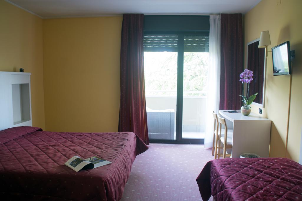 Hotel Bavaria เลวิโกแตร์เม ภายนอก รูปภาพ