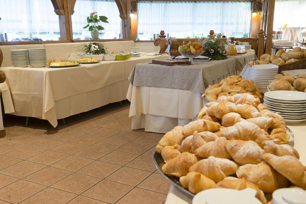 Hotel Bavaria เลวิโกแตร์เม ภายนอก รูปภาพ