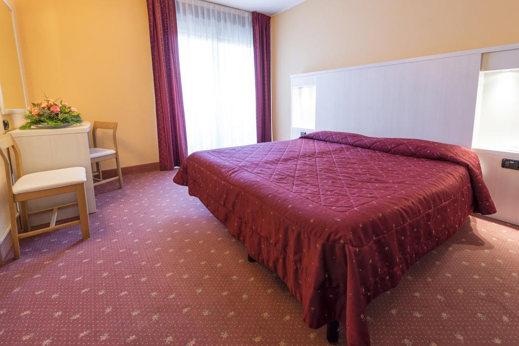 Hotel Bavaria เลวิโกแตร์เม ภายนอก รูปภาพ