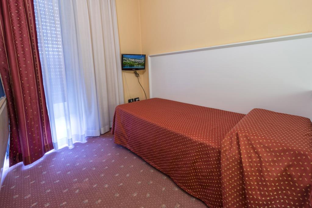 Hotel Bavaria เลวิโกแตร์เม ภายนอก รูปภาพ