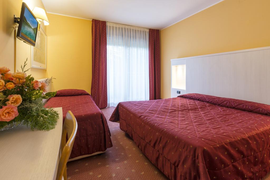 Hotel Bavaria เลวิโกแตร์เม ภายนอก รูปภาพ