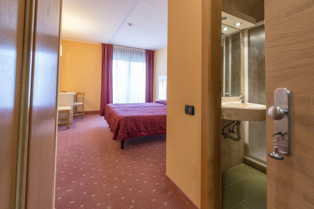 Hotel Bavaria เลวิโกแตร์เม ภายนอก รูปภาพ