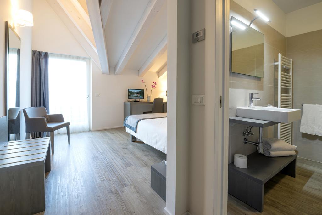 Hotel Bavaria เลวิโกแตร์เม ภายนอก รูปภาพ